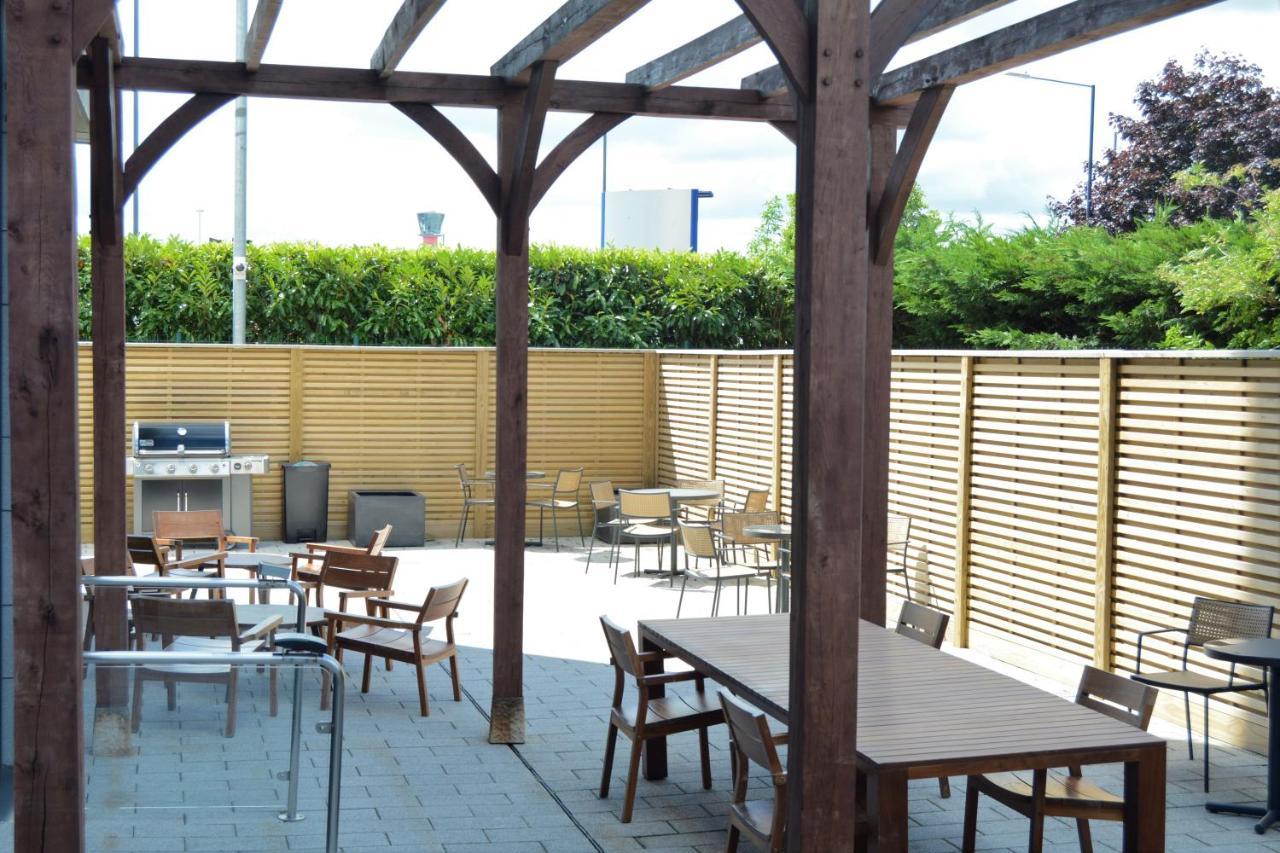 Staybridge Suites London Heathrow - Bath Road, An Ihg Aparthotel Hillingdon Eksteriør bilde