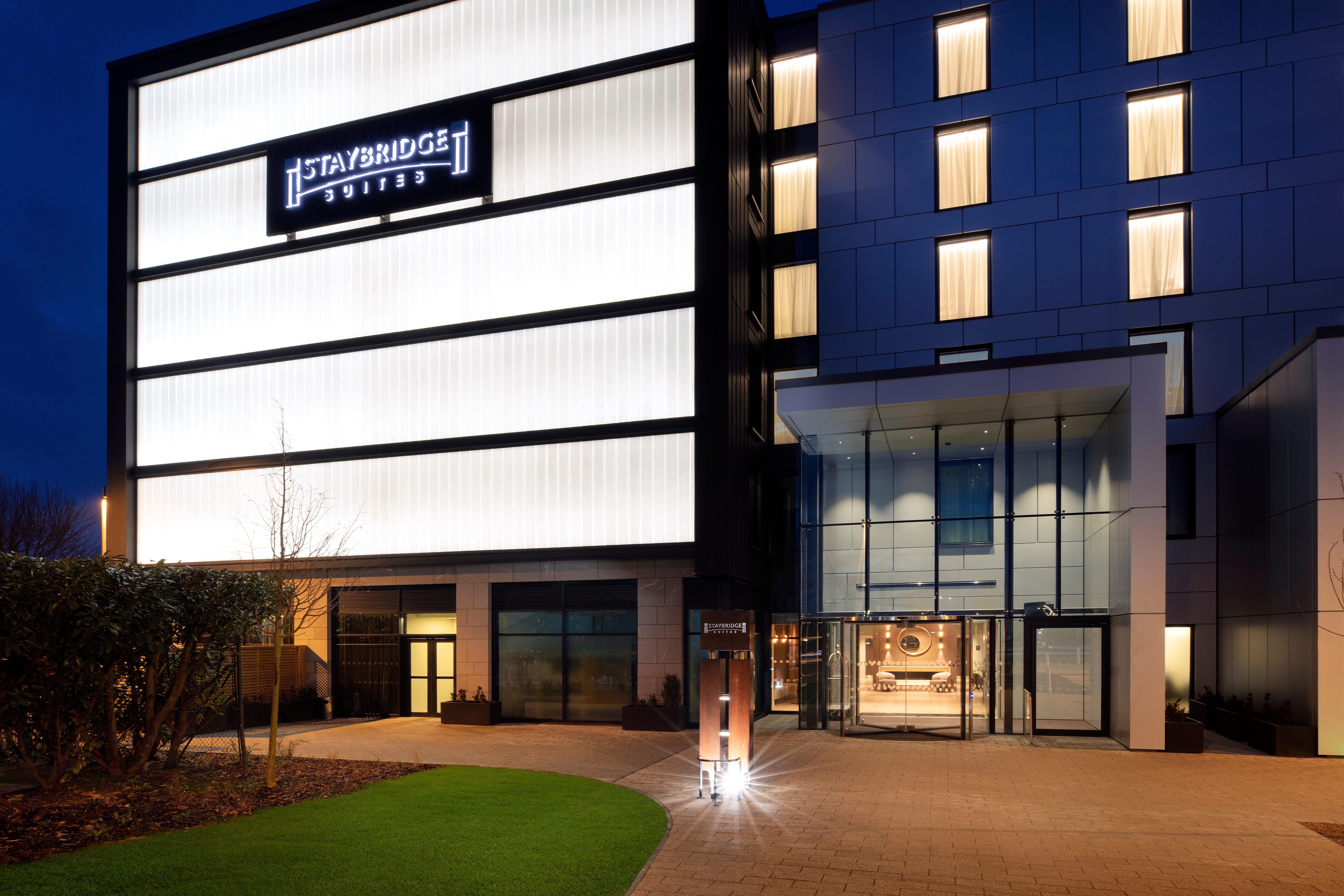 Staybridge Suites London Heathrow - Bath Road, An Ihg Aparthotel Hillingdon Eksteriør bilde
